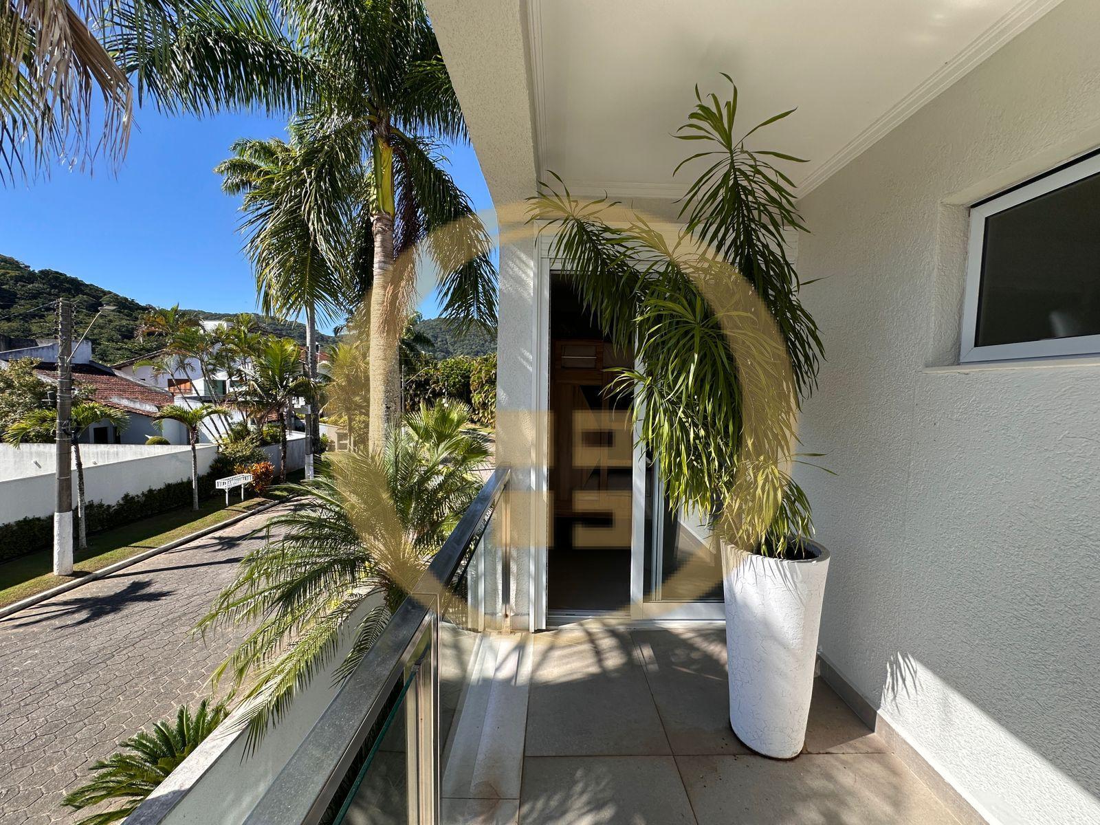 Casa-5-dormitorios-Jardim Acapulco