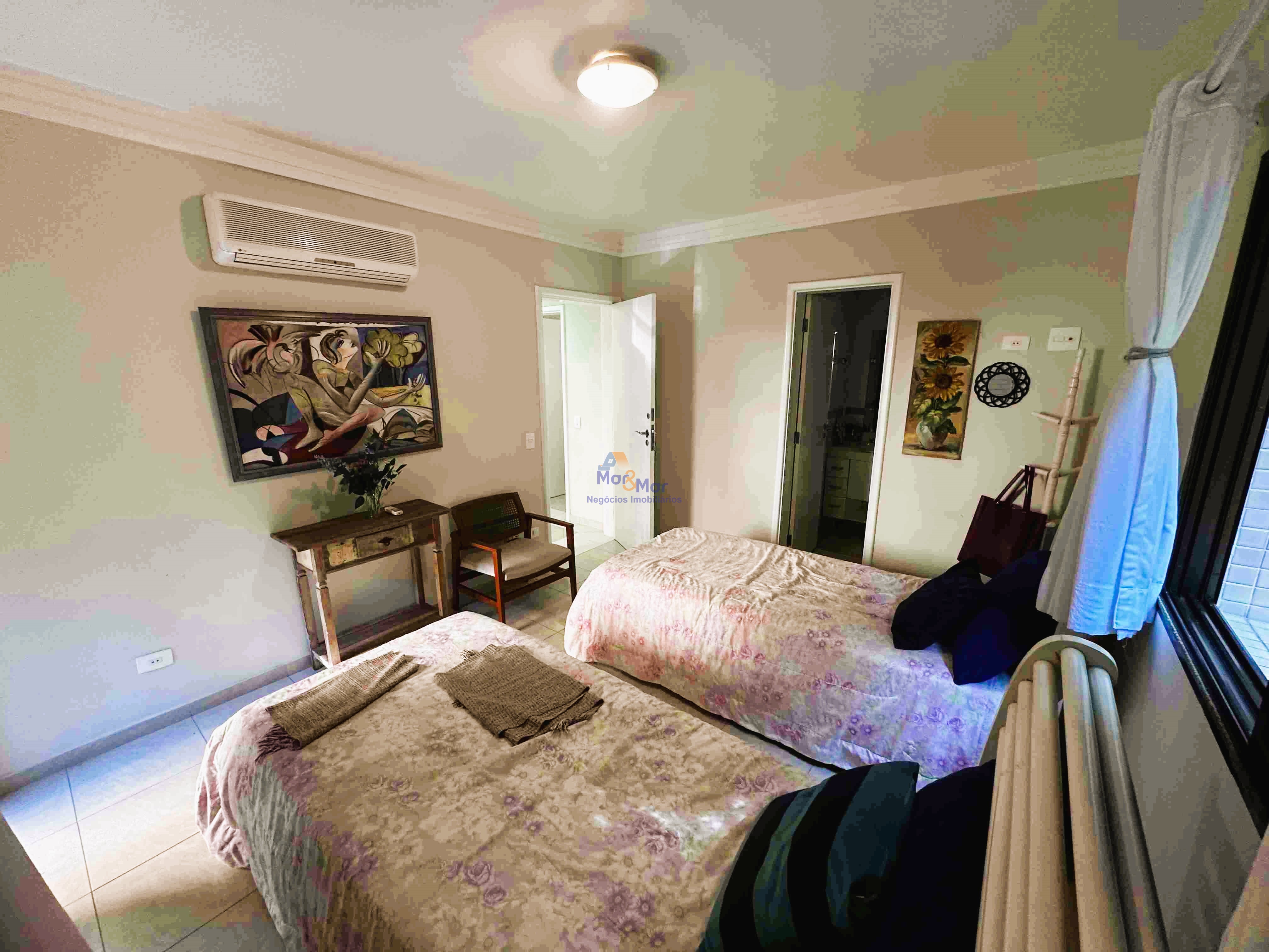 Apartamento na Praia das Pitangueiras, Guarujá - SP