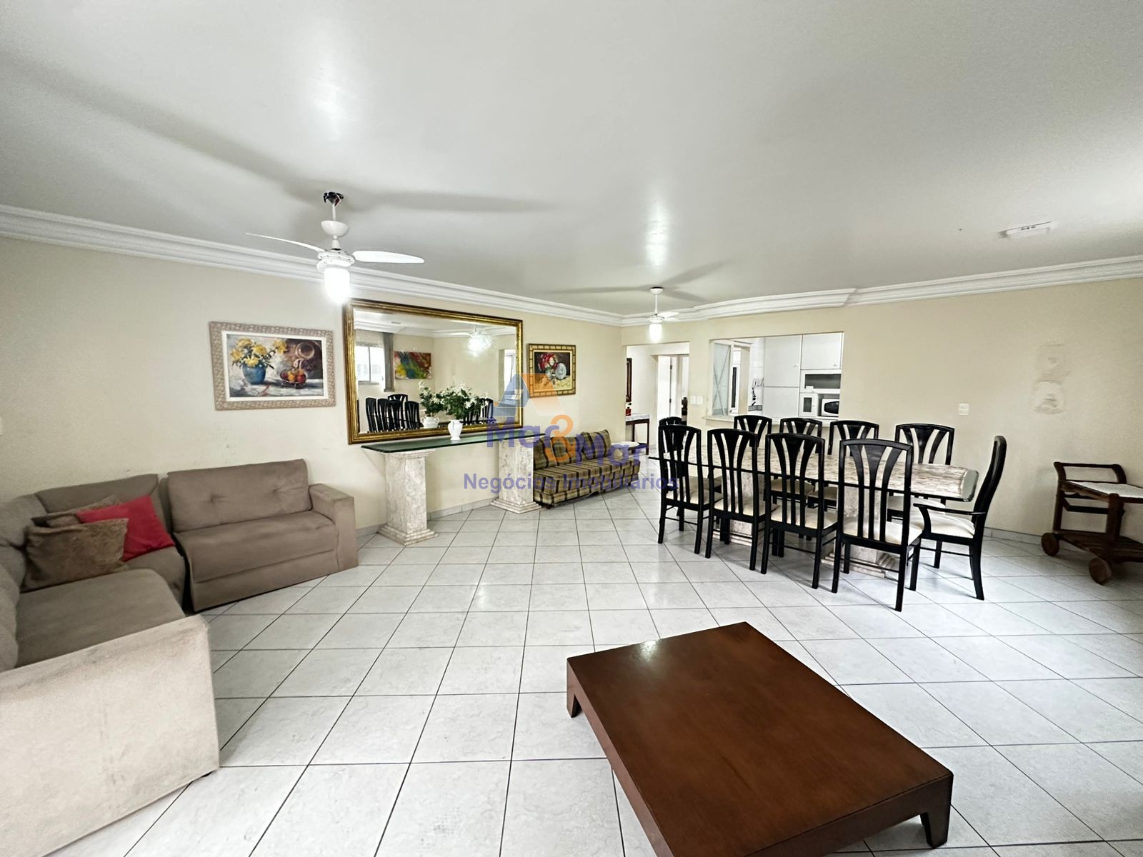 Apartamento na Praia das Pitangueiras, Guarujá - SP