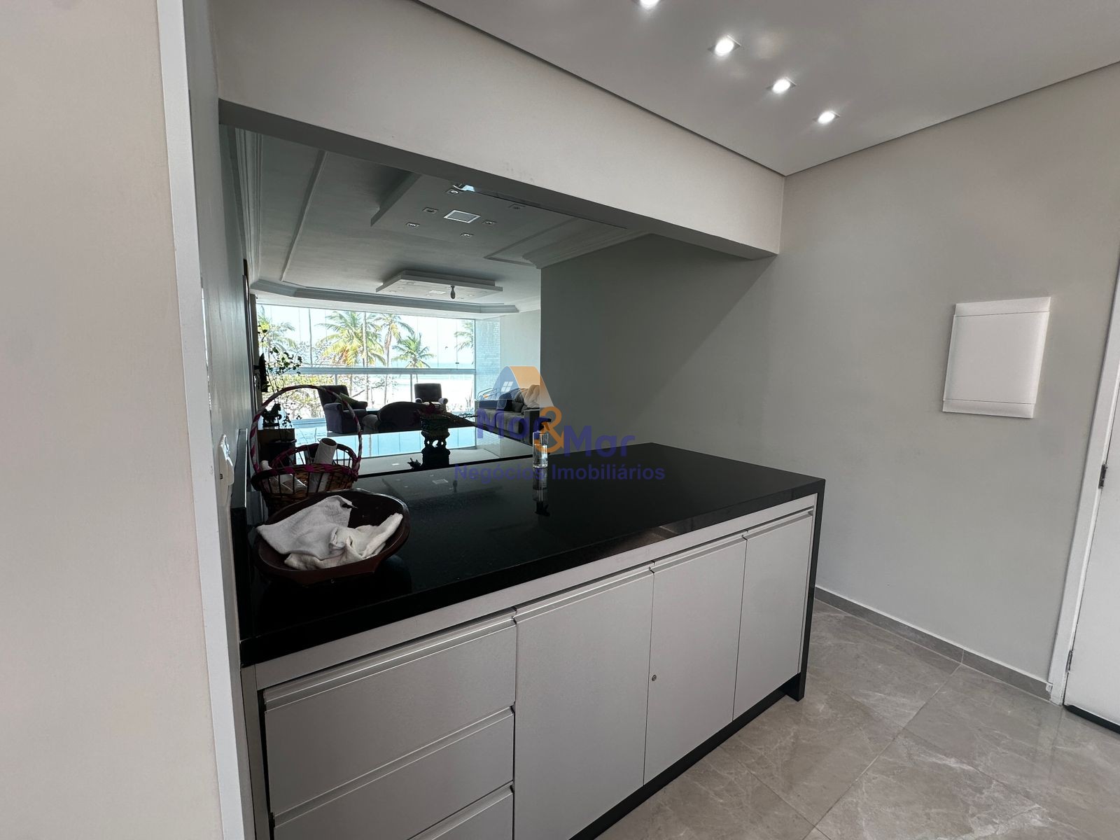 Apartamento Frente ao Mar nas Pitangueiras, Guarujá - SP