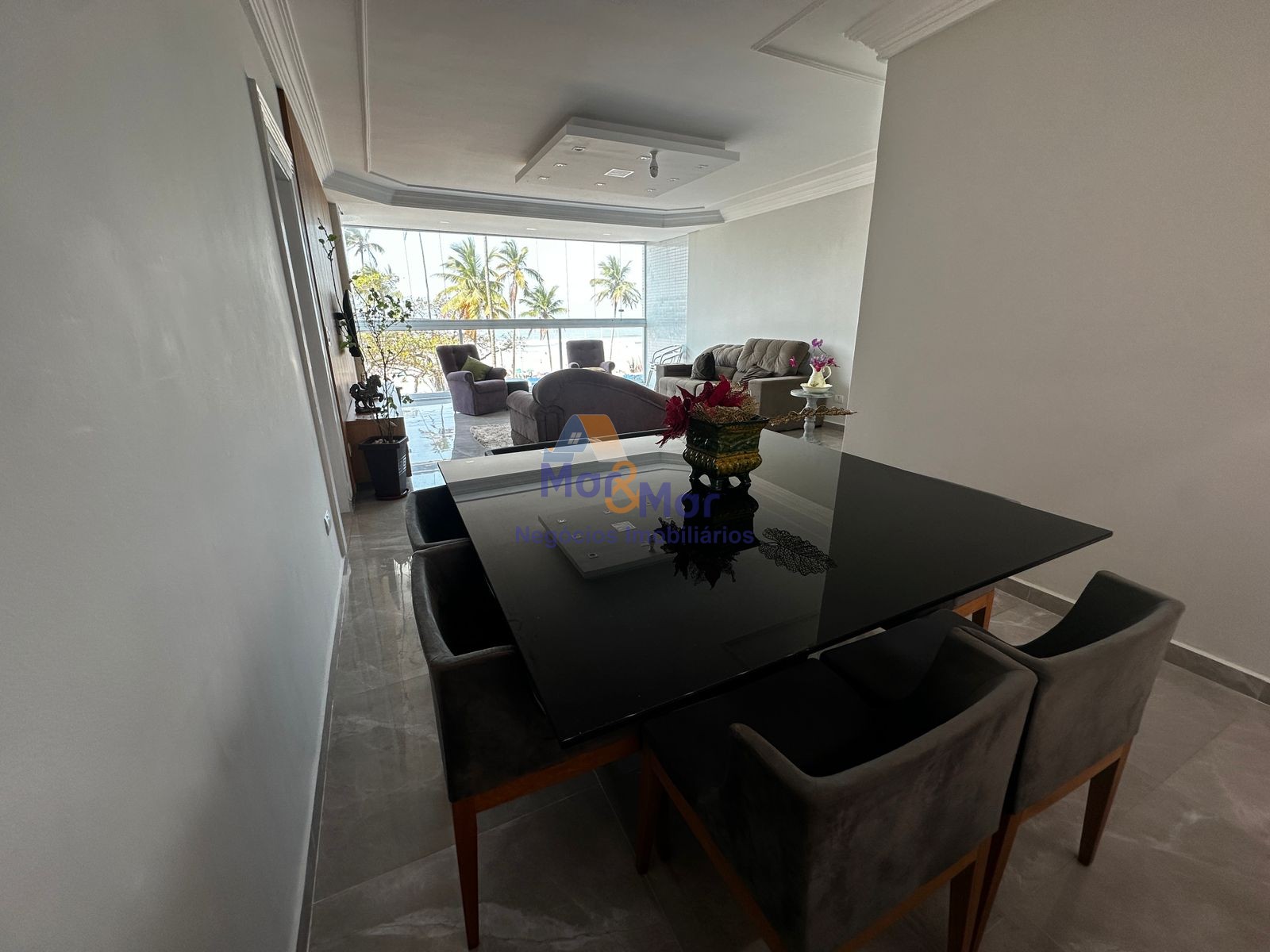 Apartamento Frente ao Mar nas Pitangueiras, Guarujá - SP