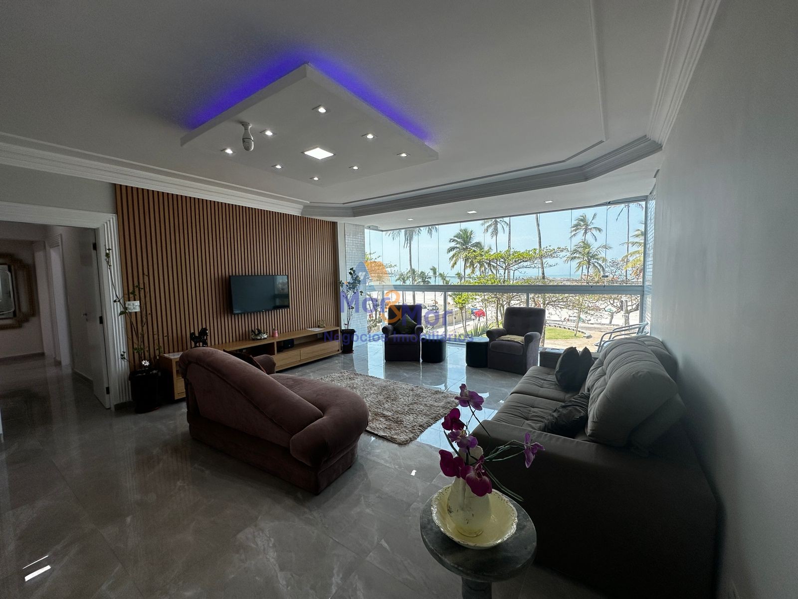 Apartamento Frente ao Mar nas Pitangueiras, Guarujá - SP