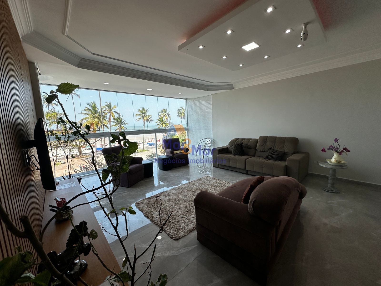 Apartamento Frente ao Mar nas Pitangueiras, Guarujá - SP
