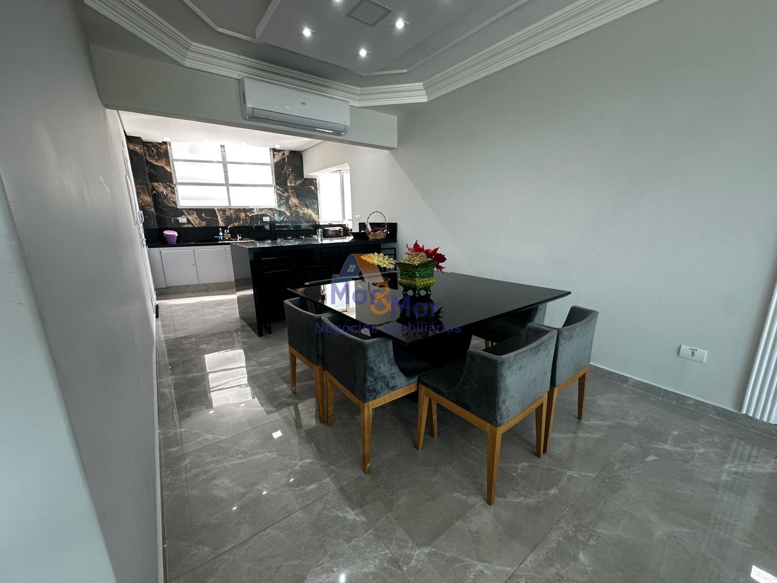 Apartamento Frente ao Mar nas Pitangueiras, Guarujá - SP