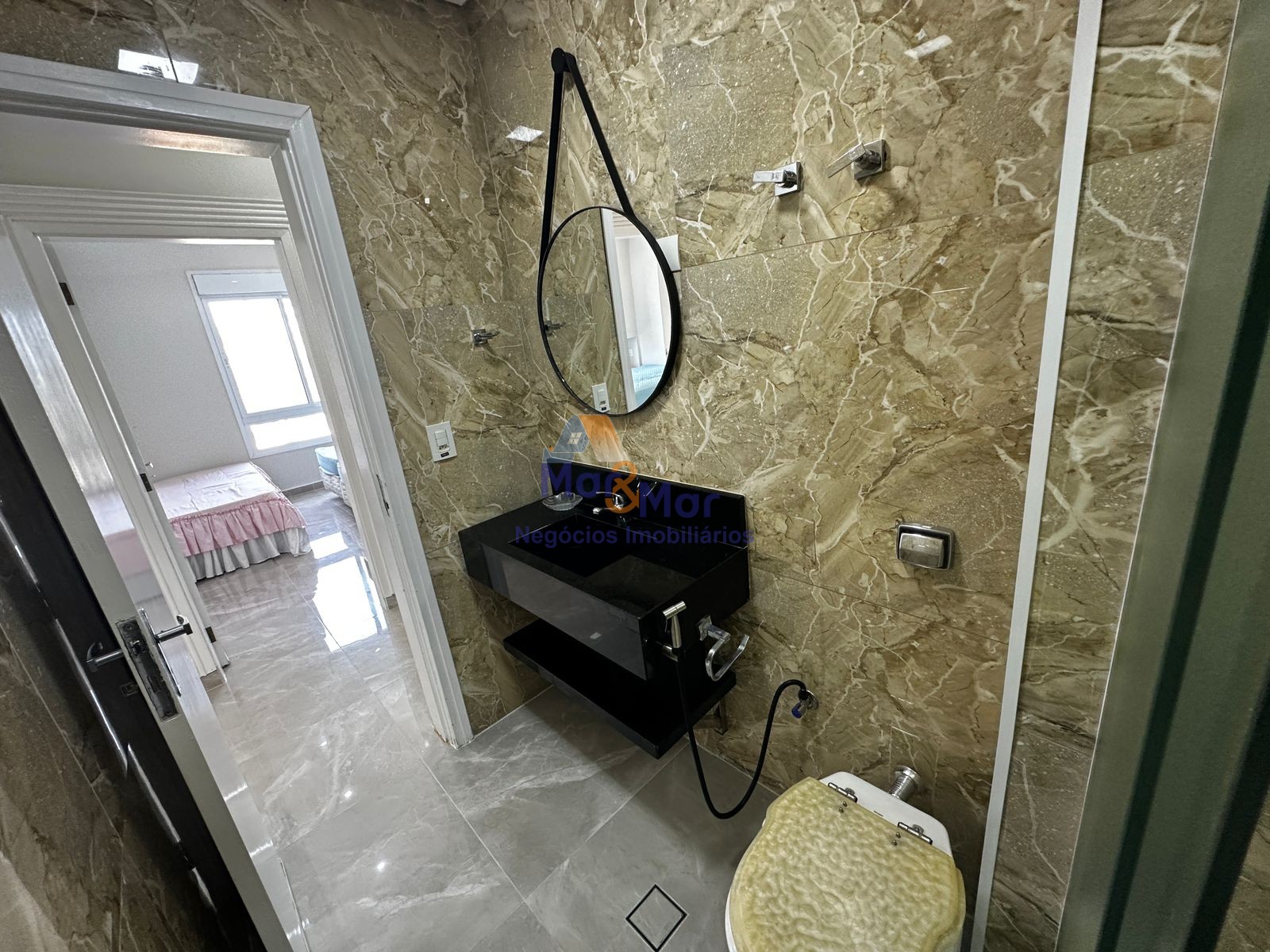 Apartamento Frente ao Mar nas Pitangueiras, Guarujá - SP