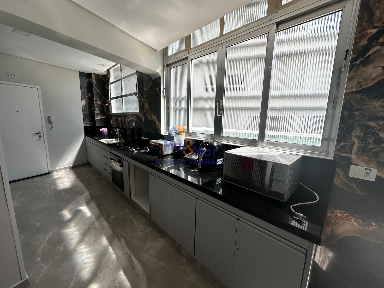 Apartamento Frente ao Mar nas Pitangueiras, Guarujá - SP