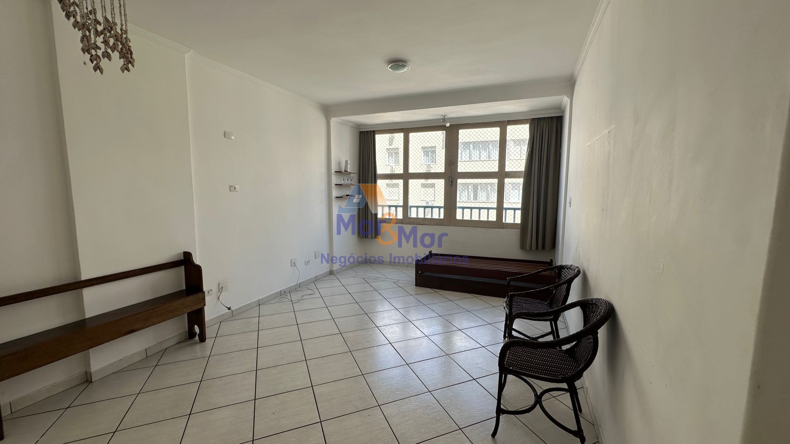 Apartamento na Praia das Pitangueiras, Guarujá - SP