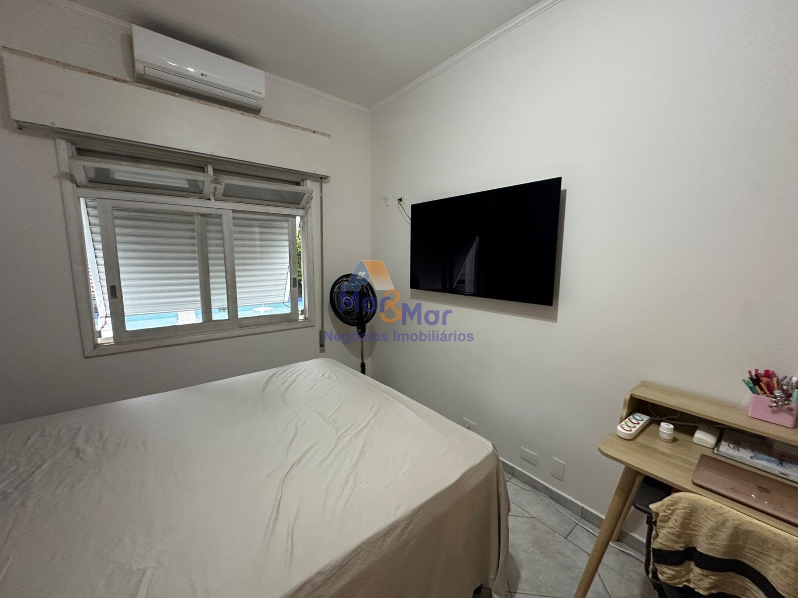 Apartamento na Praia das Pitangueiras, Guarujá - SP