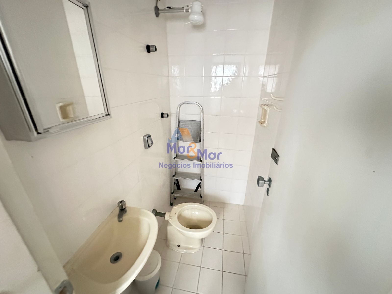 Apartamento na Praia das Pitangueiras, Guarujá - SP