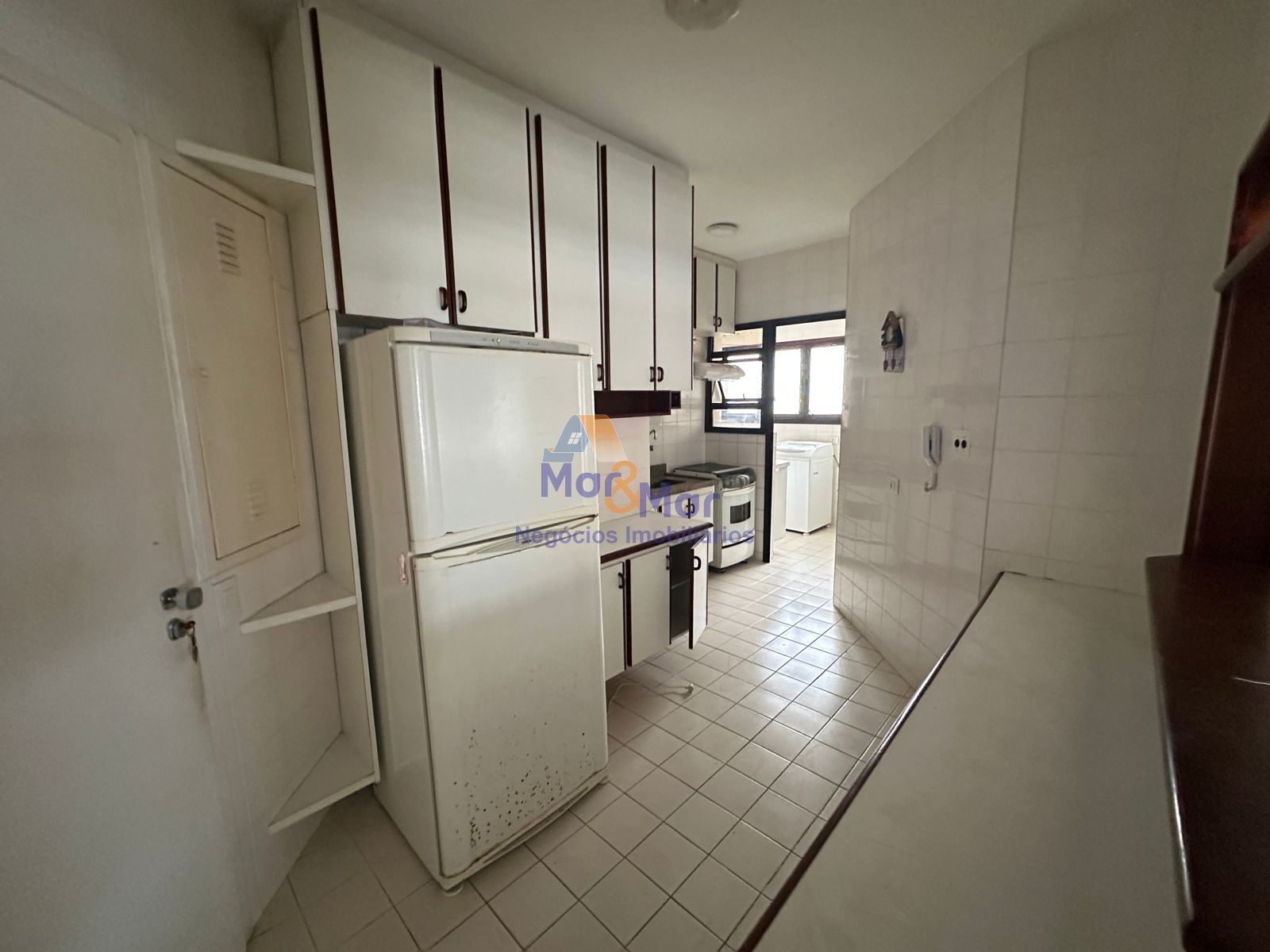 Apartamento na Praia das Pitangueiras, Guarujá - SP