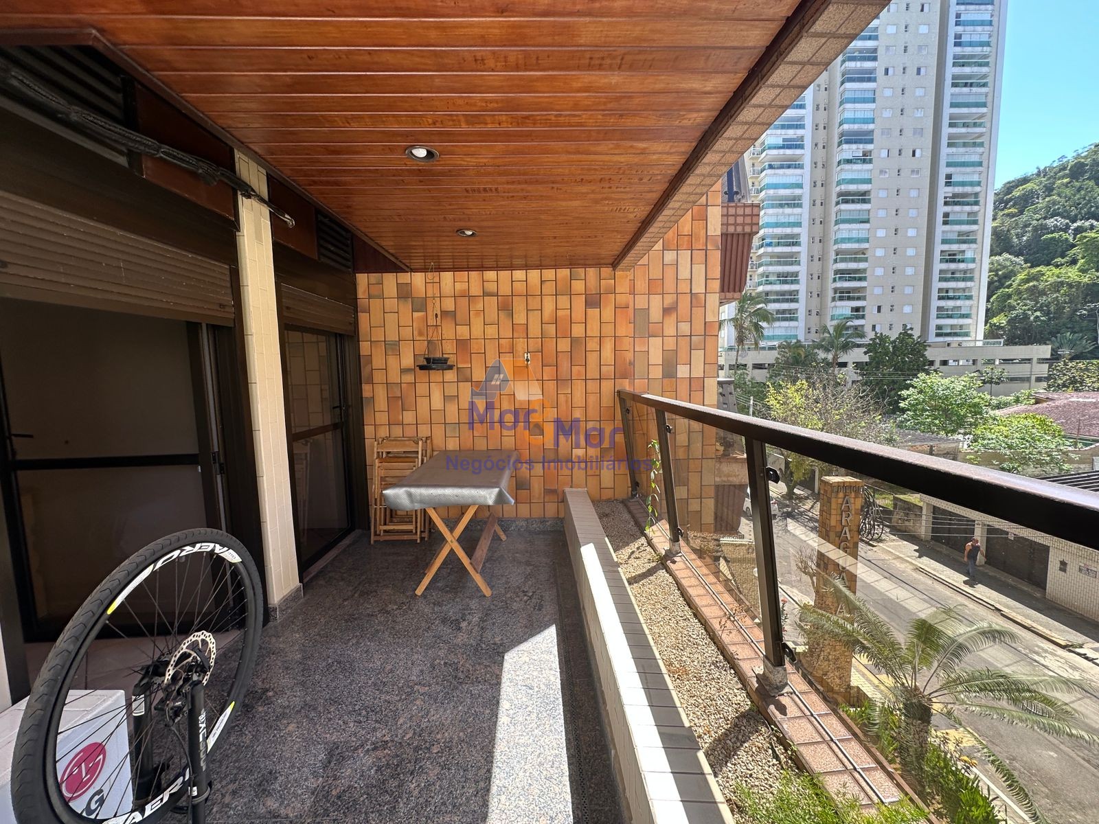 Apartamento na Praia das Pitangueiras, Guarujá - SP