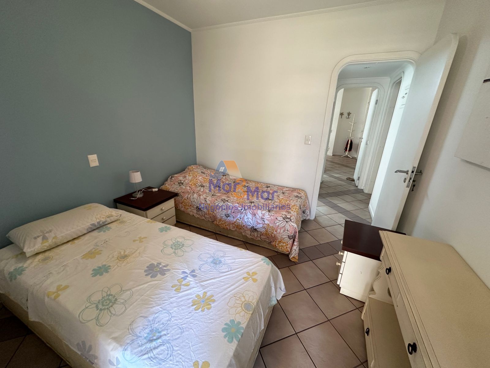 Apartamento na Praia das Pitangueiras, Guarujá - SP