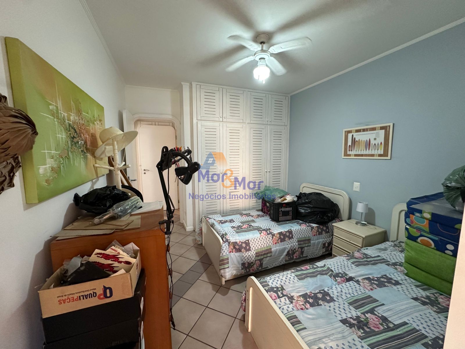 Apartamento na Praia das Pitangueiras, Guarujá - SP