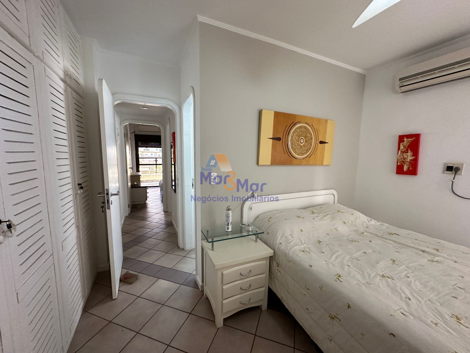 Apartamento na Praia das Pitangueiras, Guarujá - SP