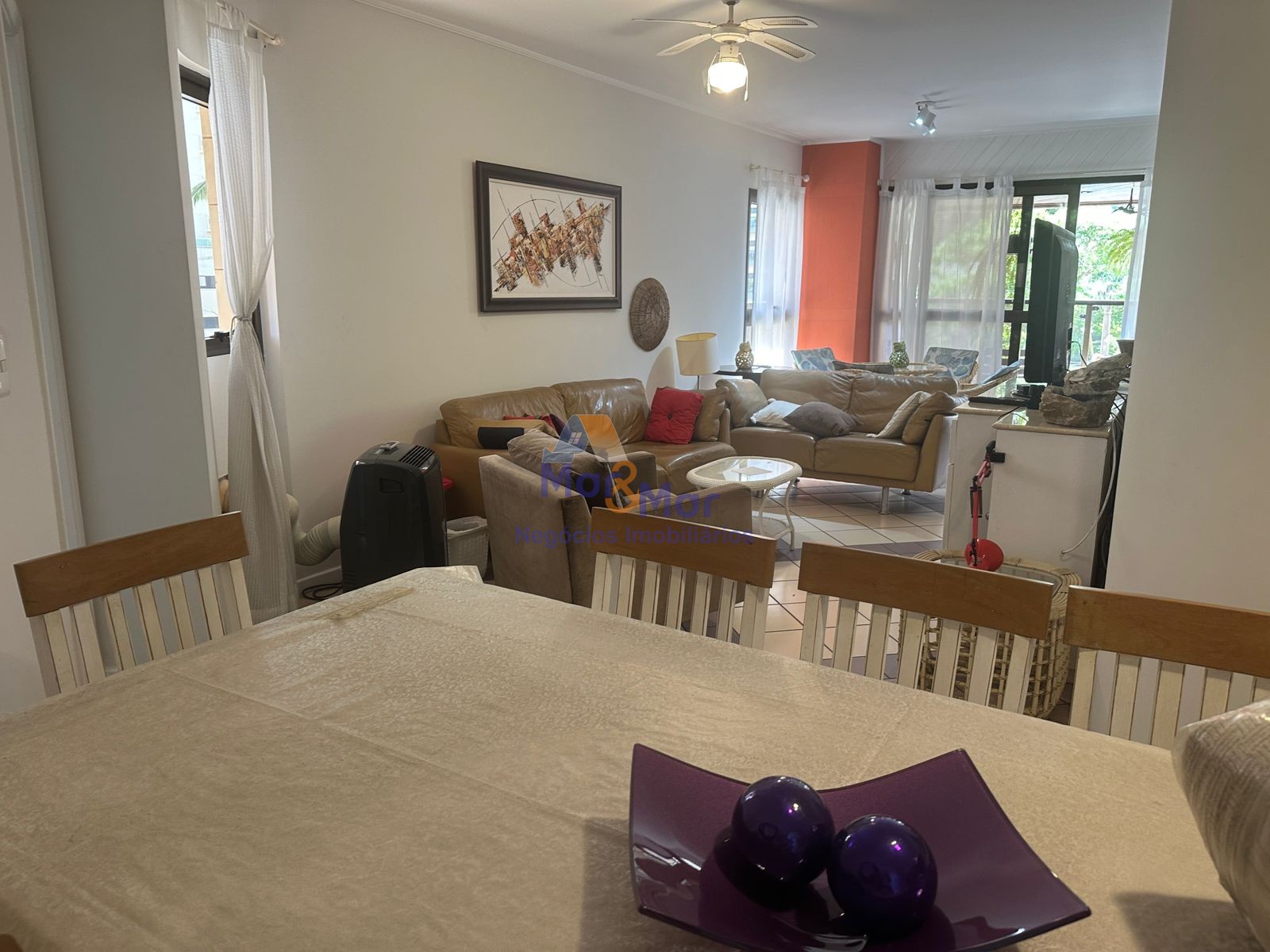 Apartamento na Praia das Pitangueiras, Guarujá - SP