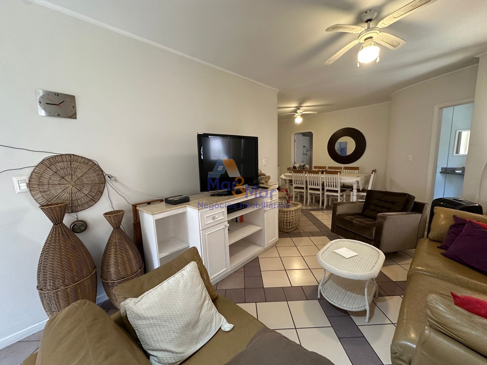 Apartamento na Praia das Pitangueiras, Guarujá - SP