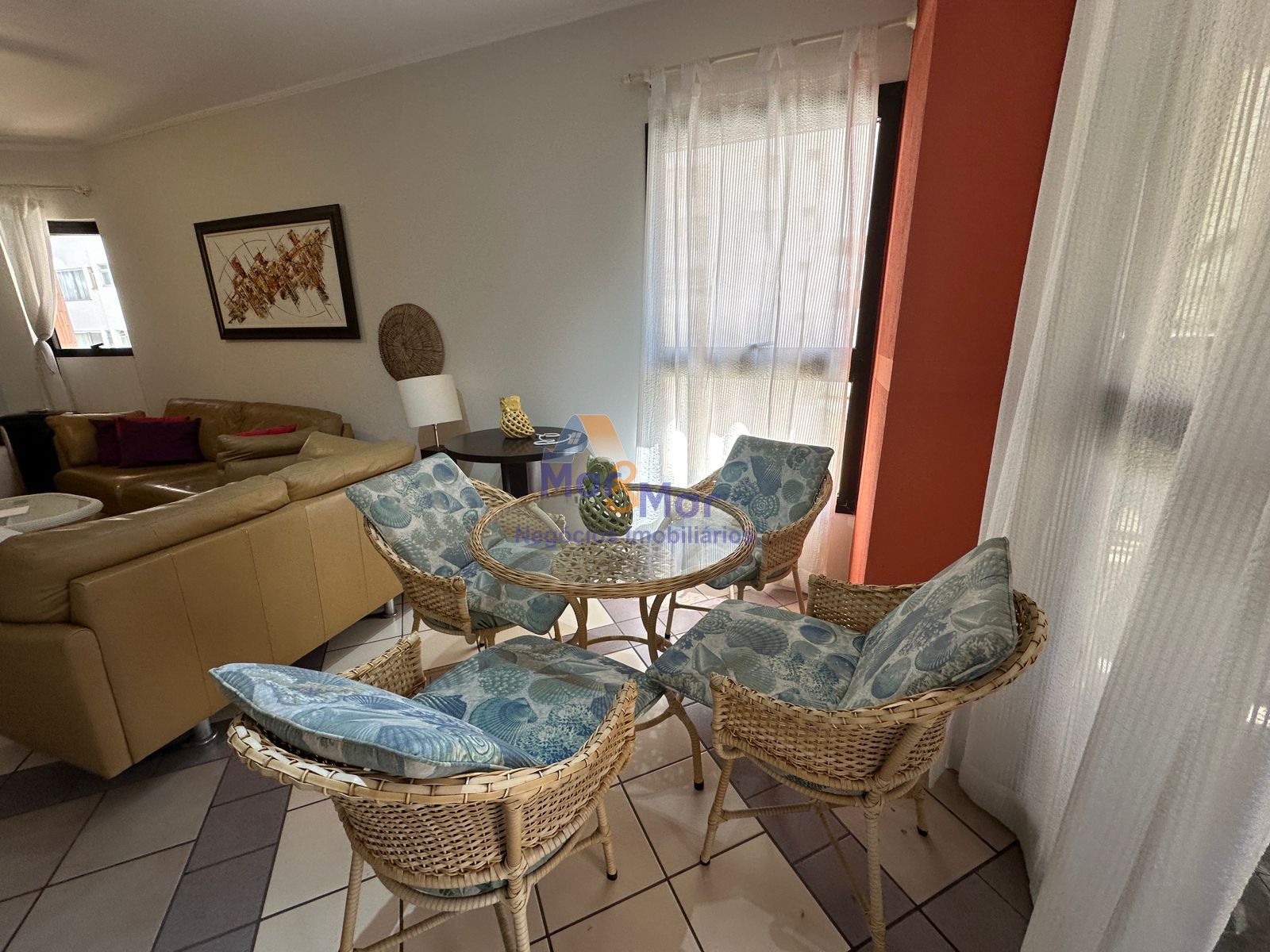 Apartamento na Praia das Pitangueiras, Guarujá - SP