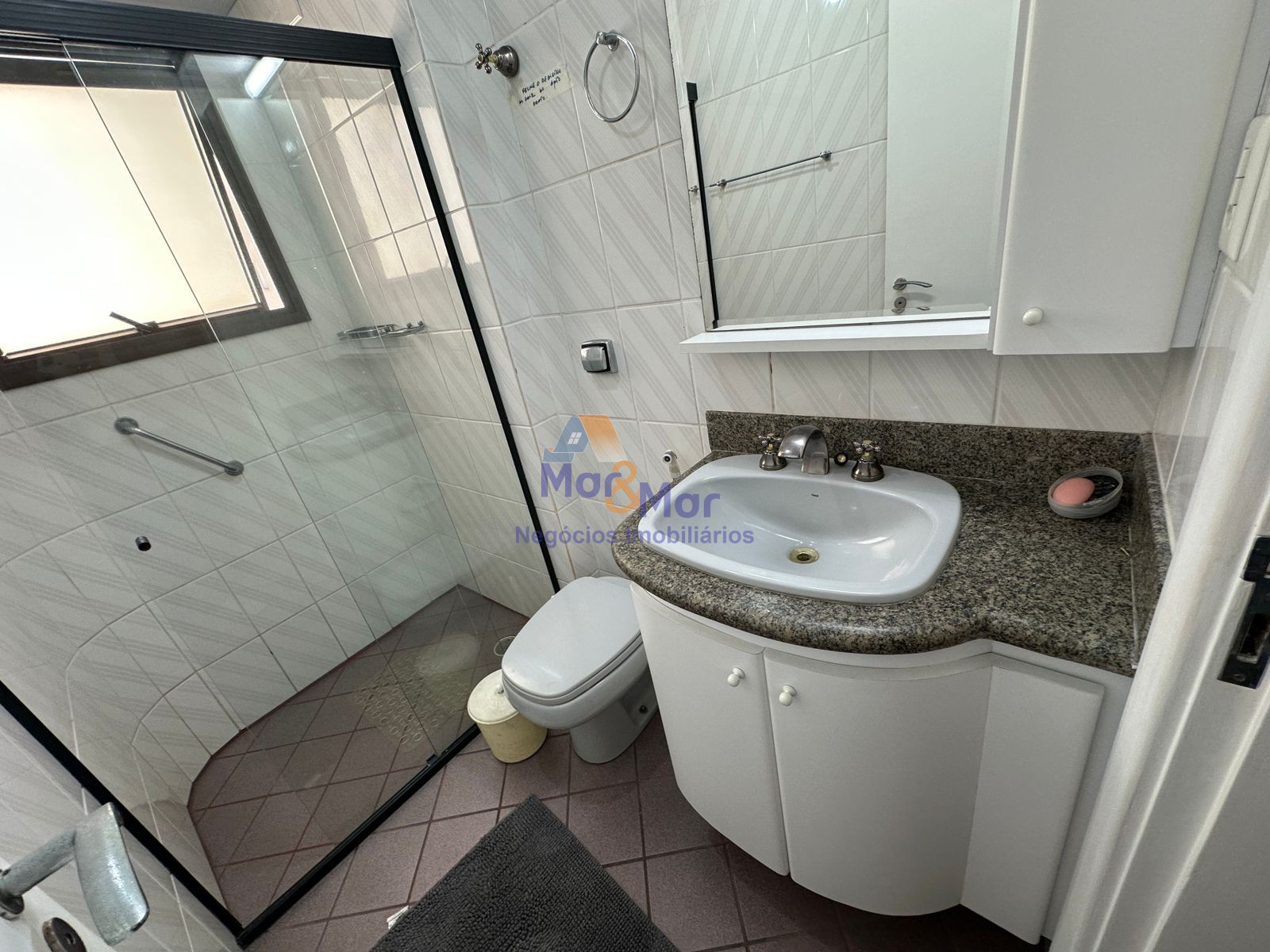 Apartamento na Praia das Pitangueiras, Guarujá - SP