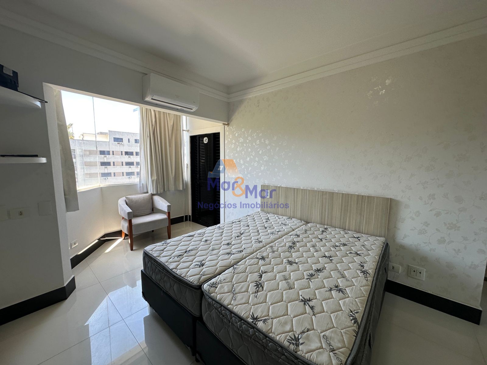 Apartamento na Praia das Pitangueiras, Guarujá - SP