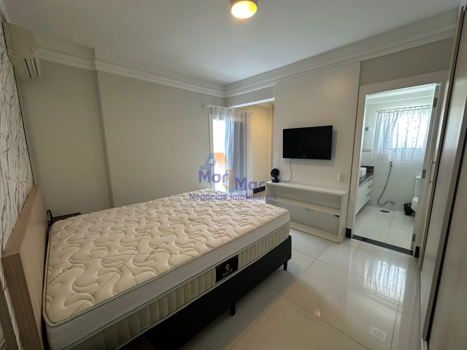 Apartamento na Praia das Pitangueiras, Guarujá - SP