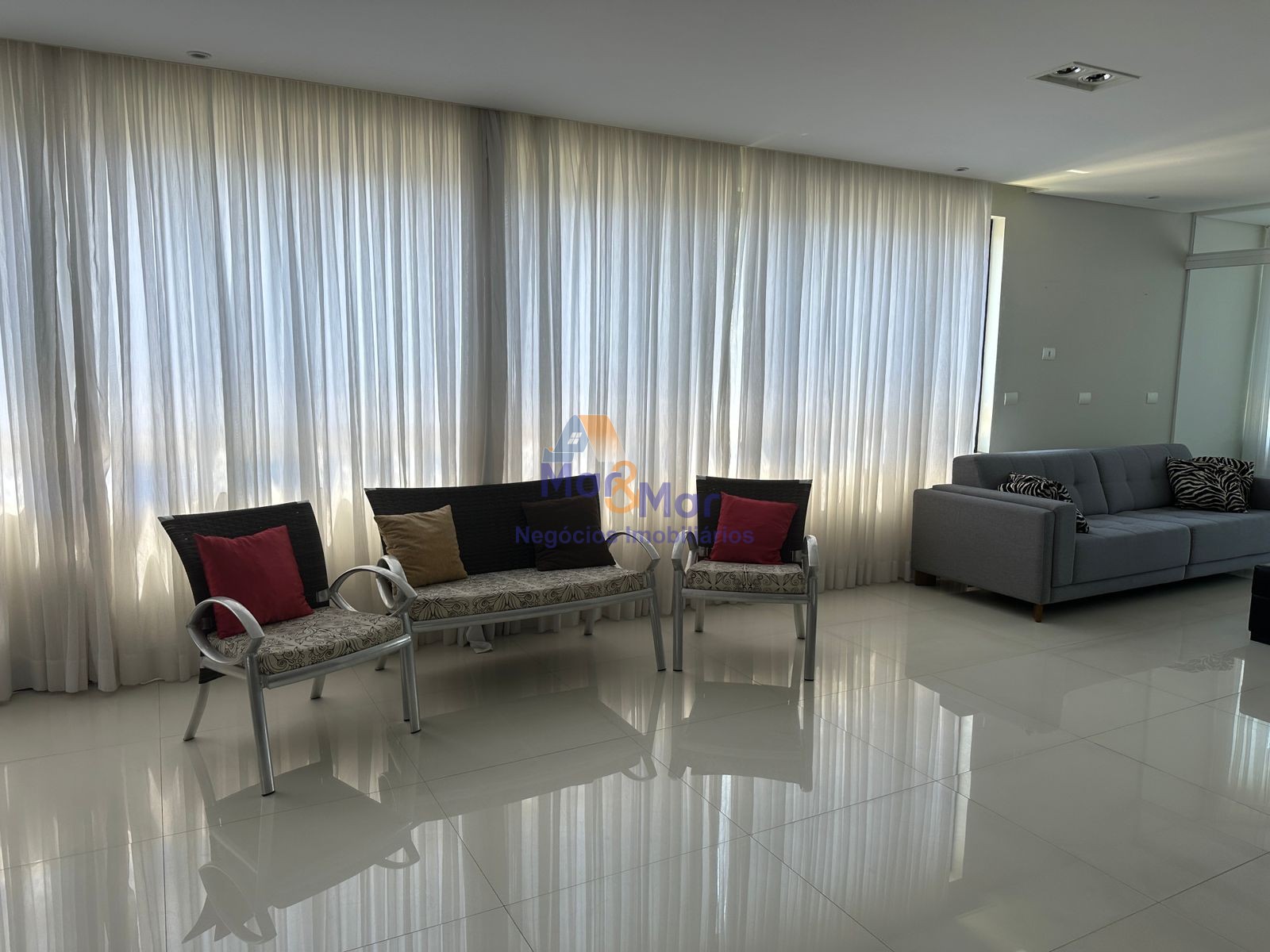 Apartamento na Praia das Pitangueiras, Guarujá - SP