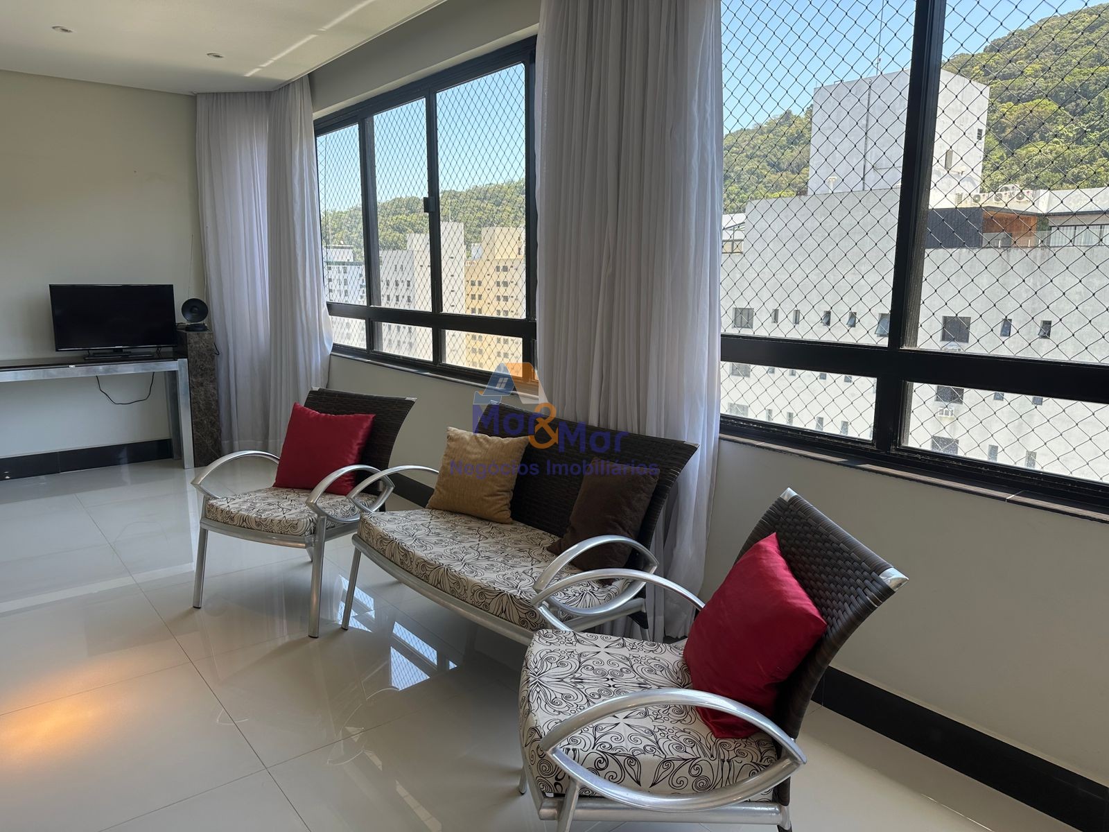 Apartamento na Praia das Pitangueiras, Guarujá - SP
