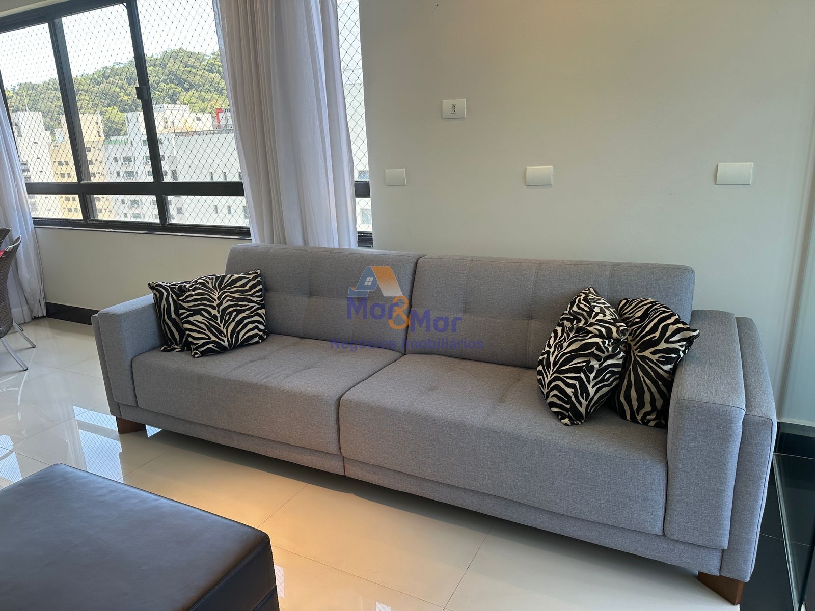 Apartamento na Praia das Pitangueiras, Guarujá - SP