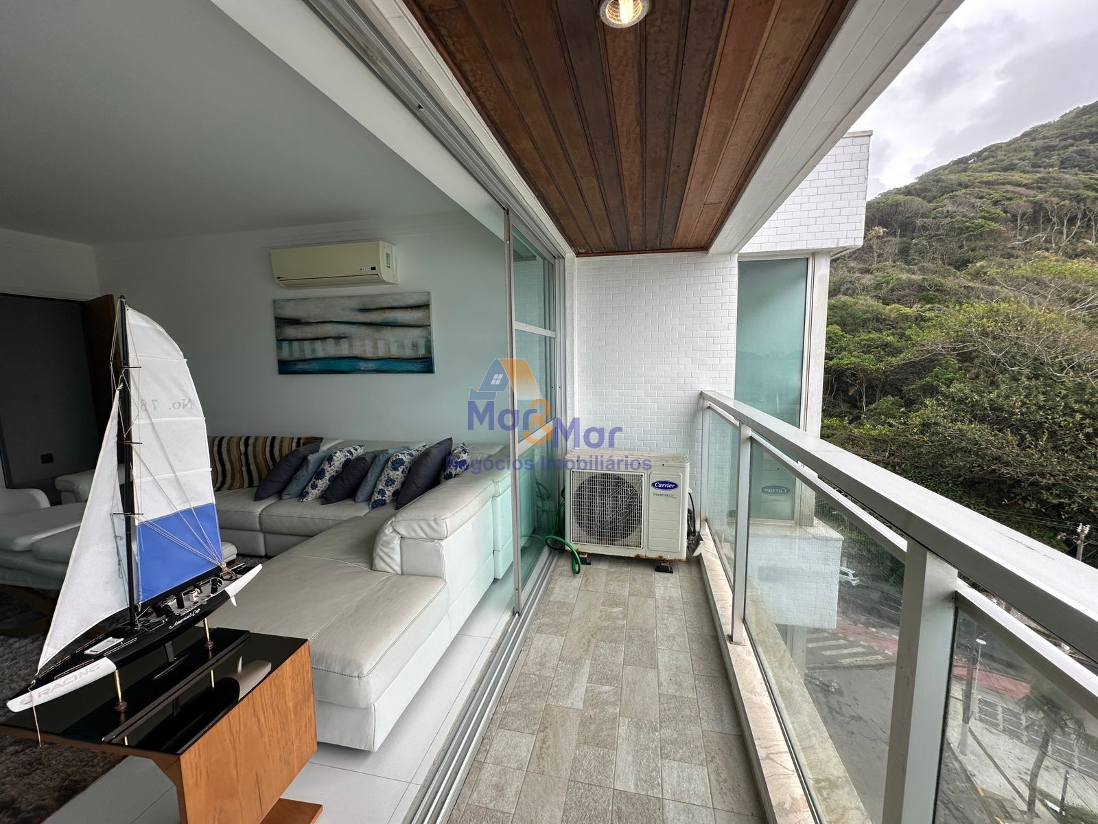 Apartamento Frente ao Mar nas Pitangueiras, Guarujá - SP