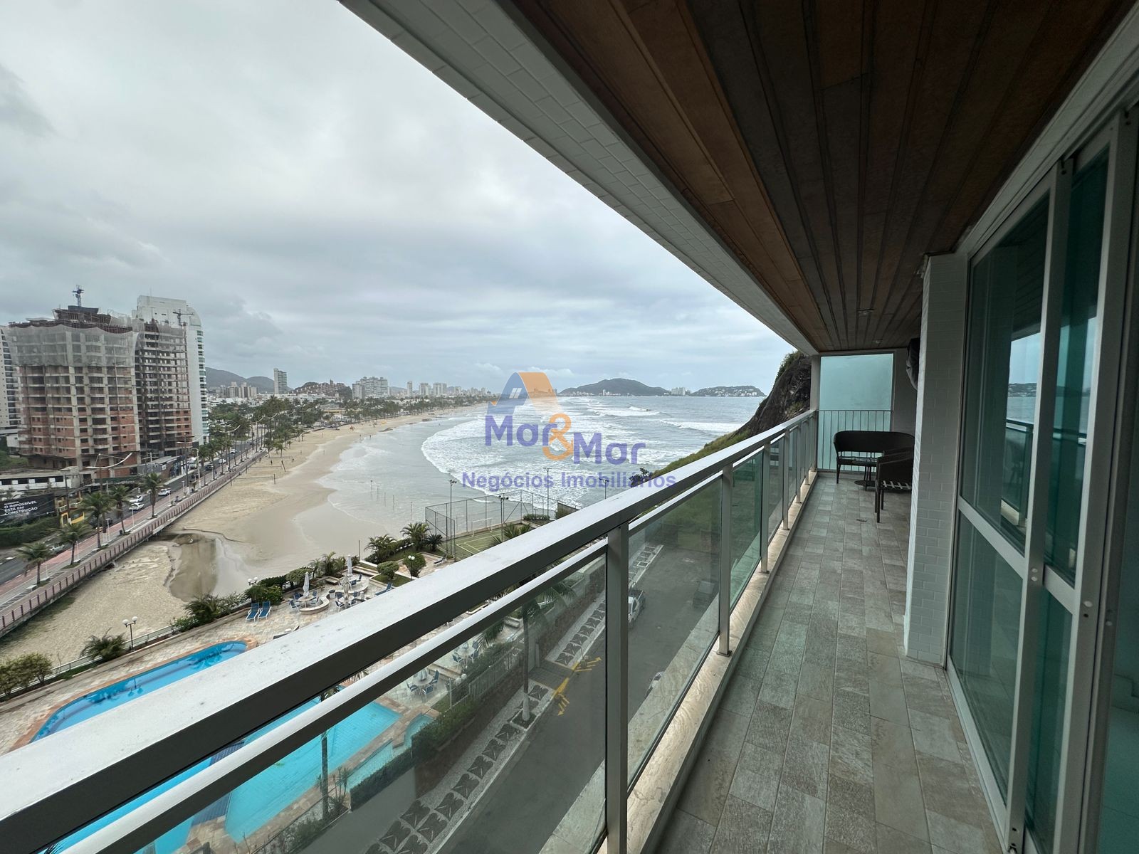 Apartamento Frente ao Mar nas Pitangueiras, Guarujá - SP