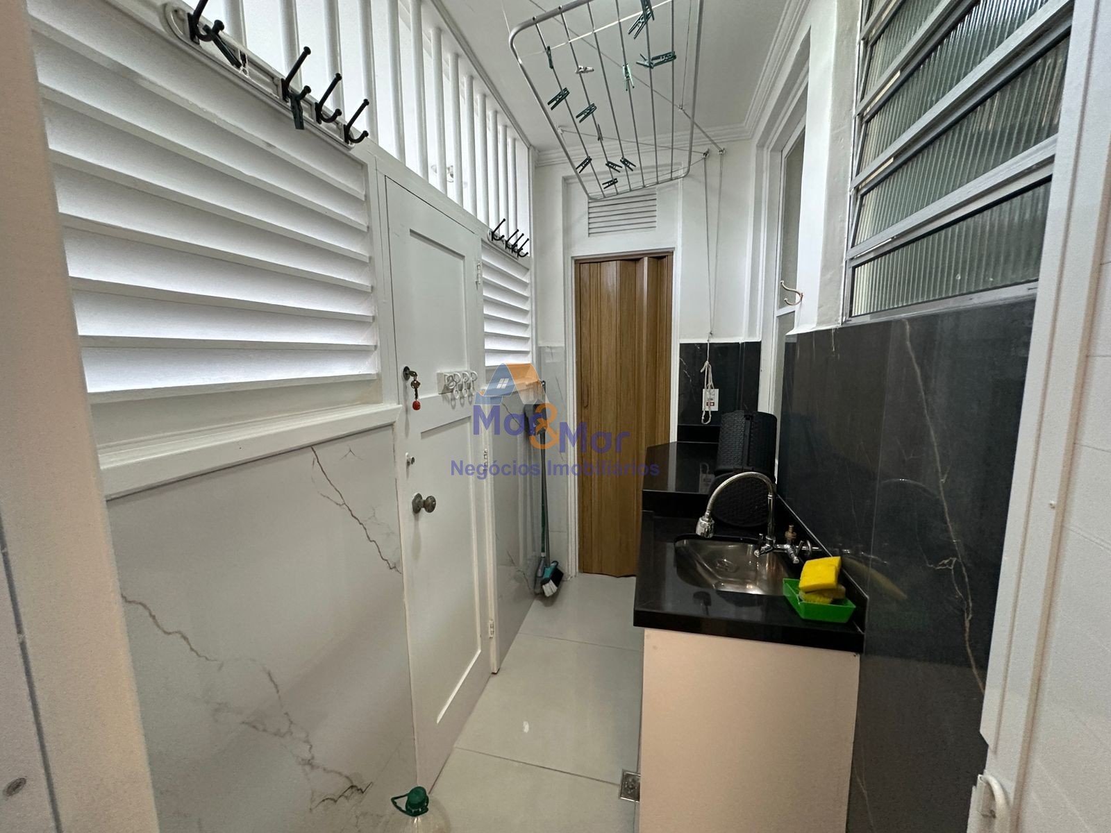 Apartamento na Praia das Pitangueiras, Guarujá - SP