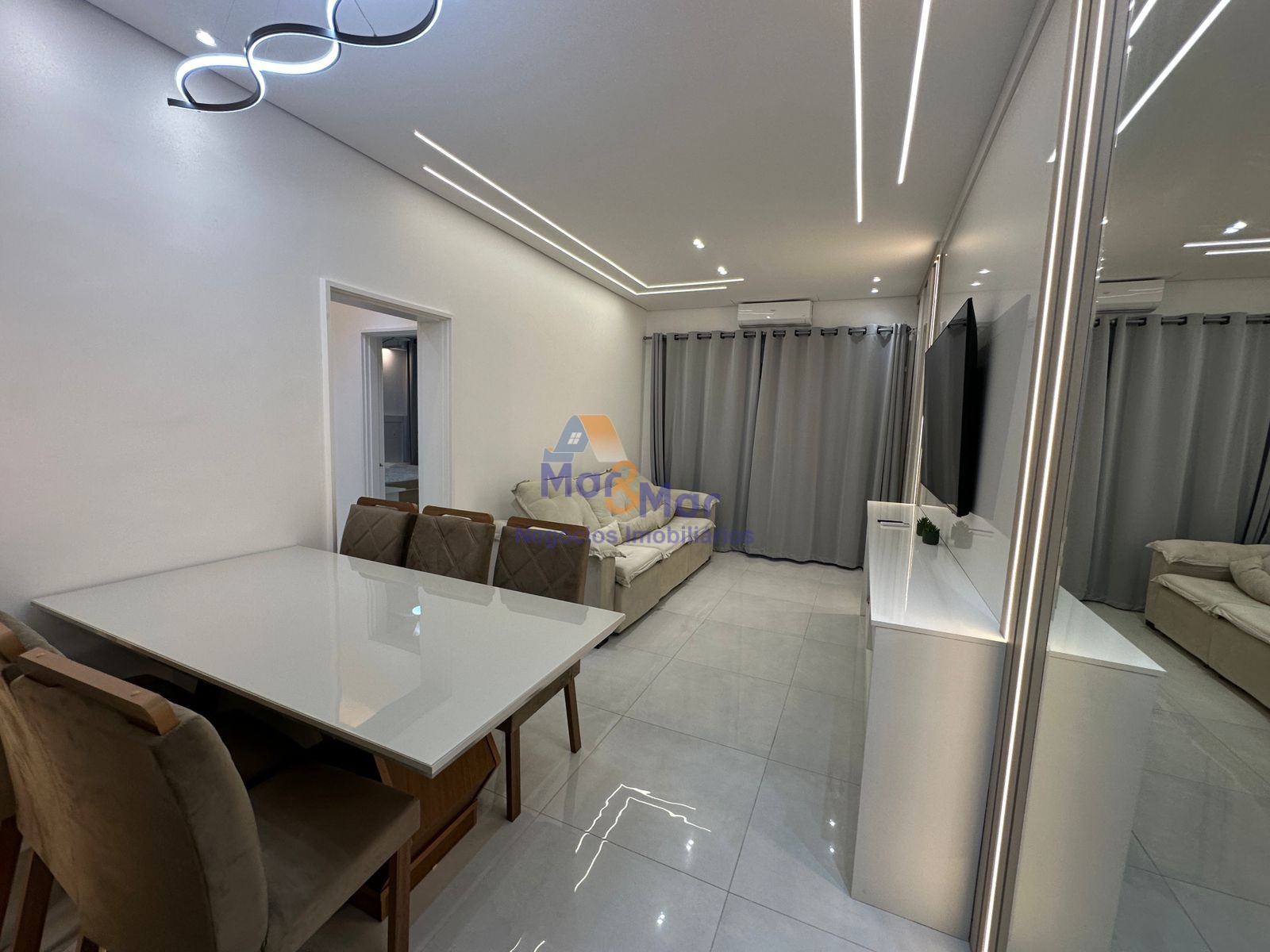 Apartamento na Praia das Pitangueiras, Guarujá - SP