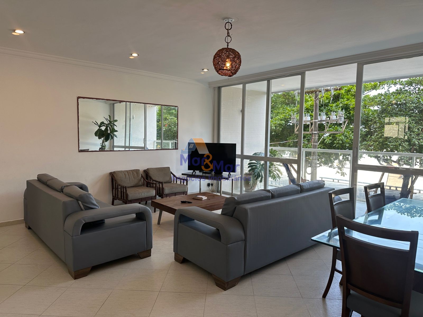 Apartamento Frente ao Mar, Pitangueiras, Guarujá - SP