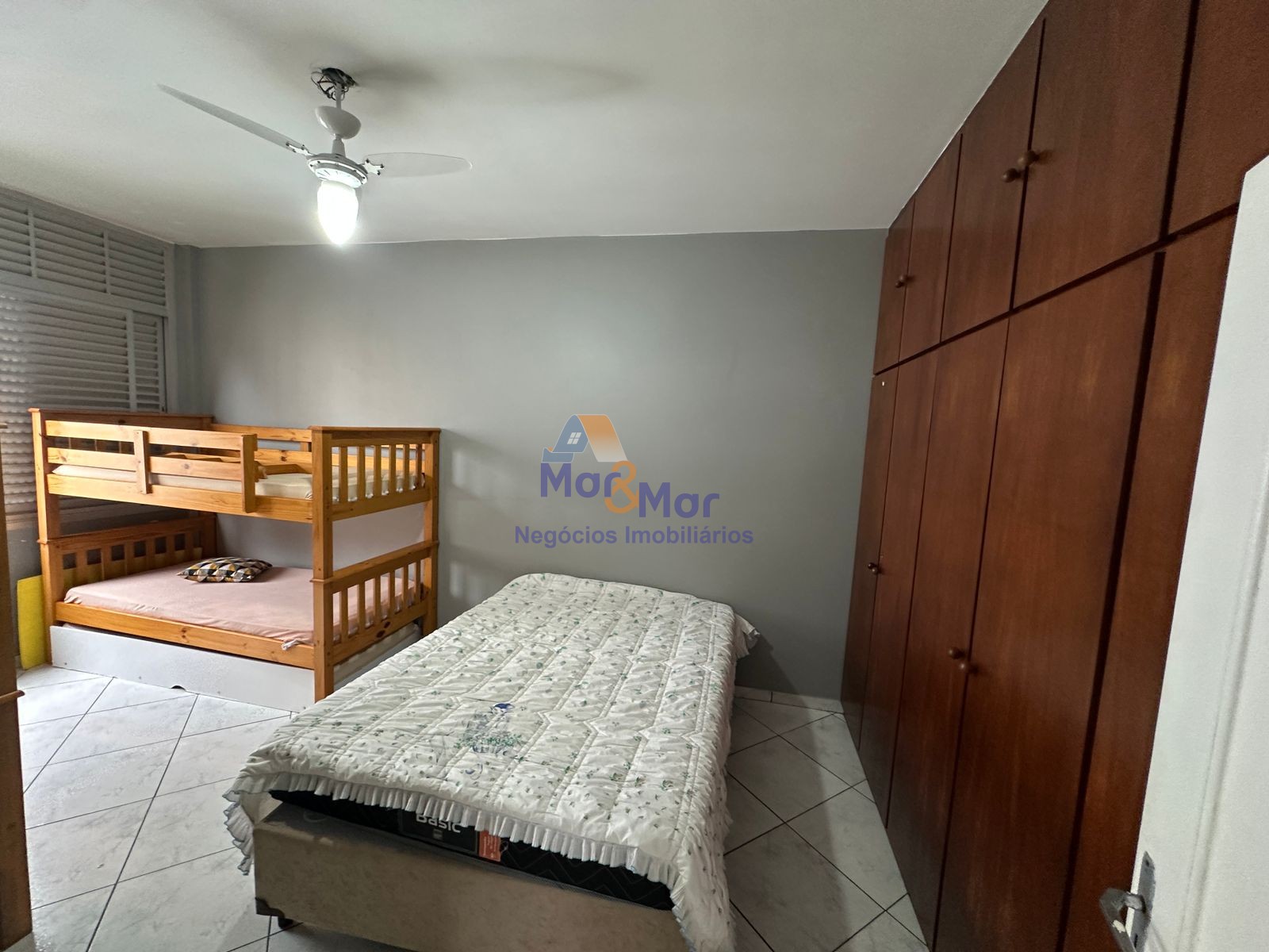 Apartamento na Praia das Pitangueiras, Guarujá - SP