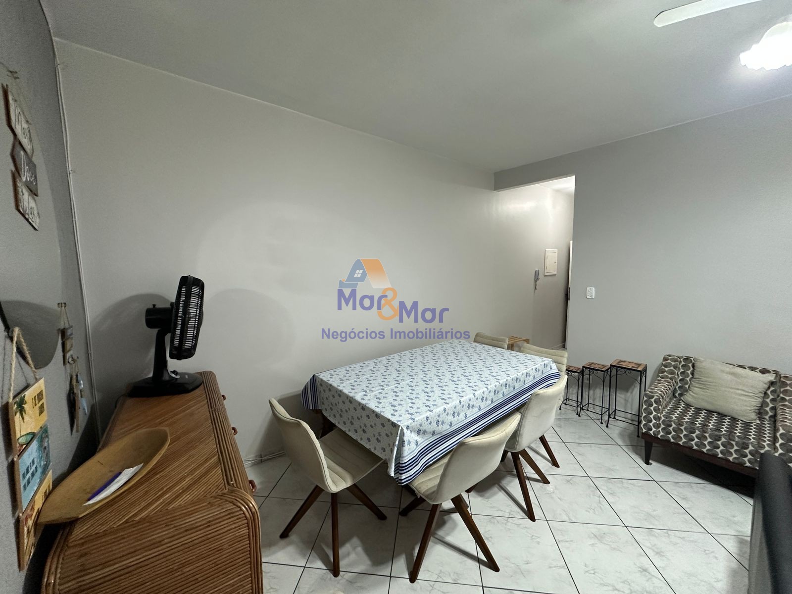 Apartamento na Praia das Pitangueiras, Guarujá - SP