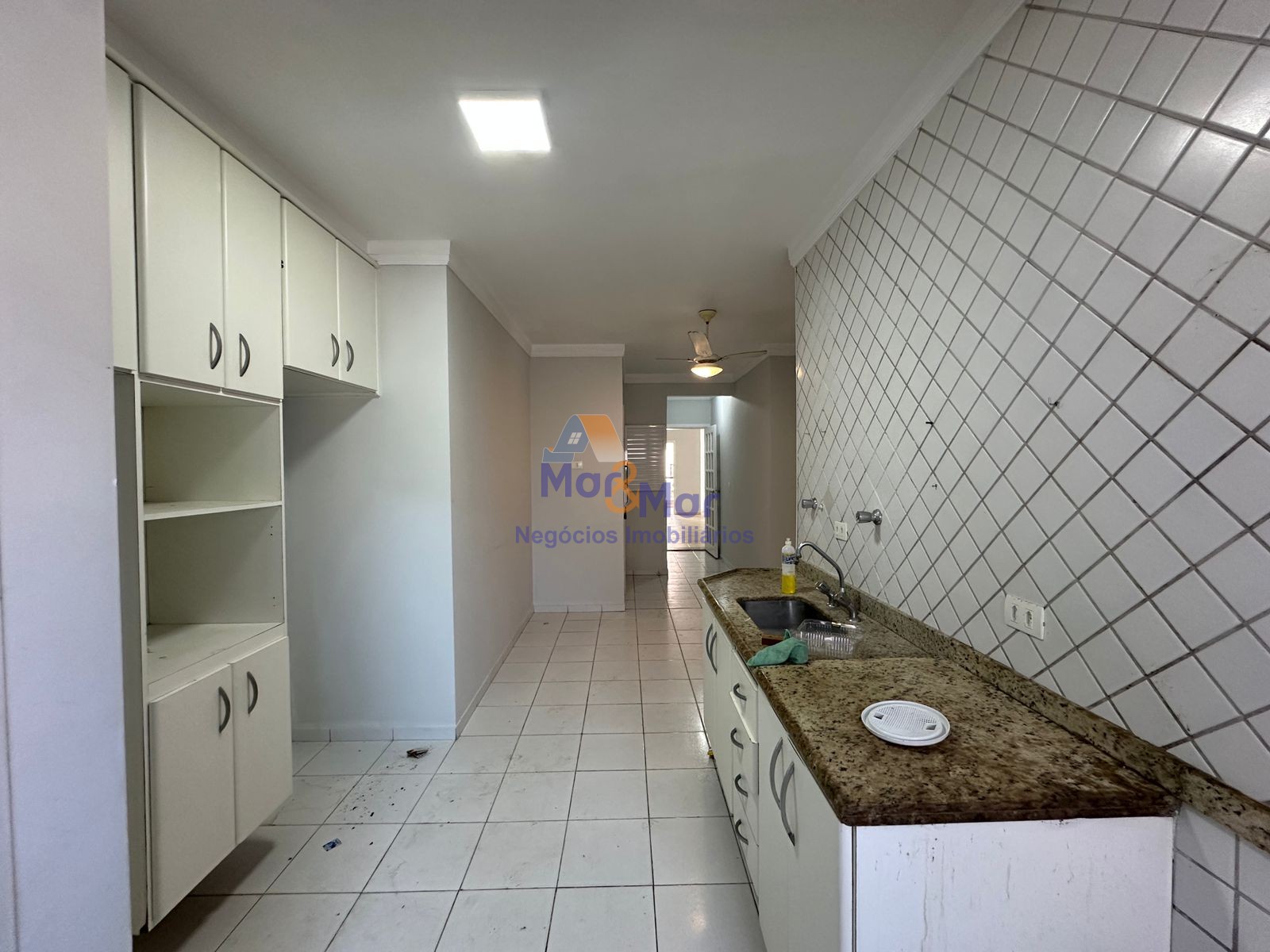 Apartamento na Praia das Pitangueiras, Guarujá - SP