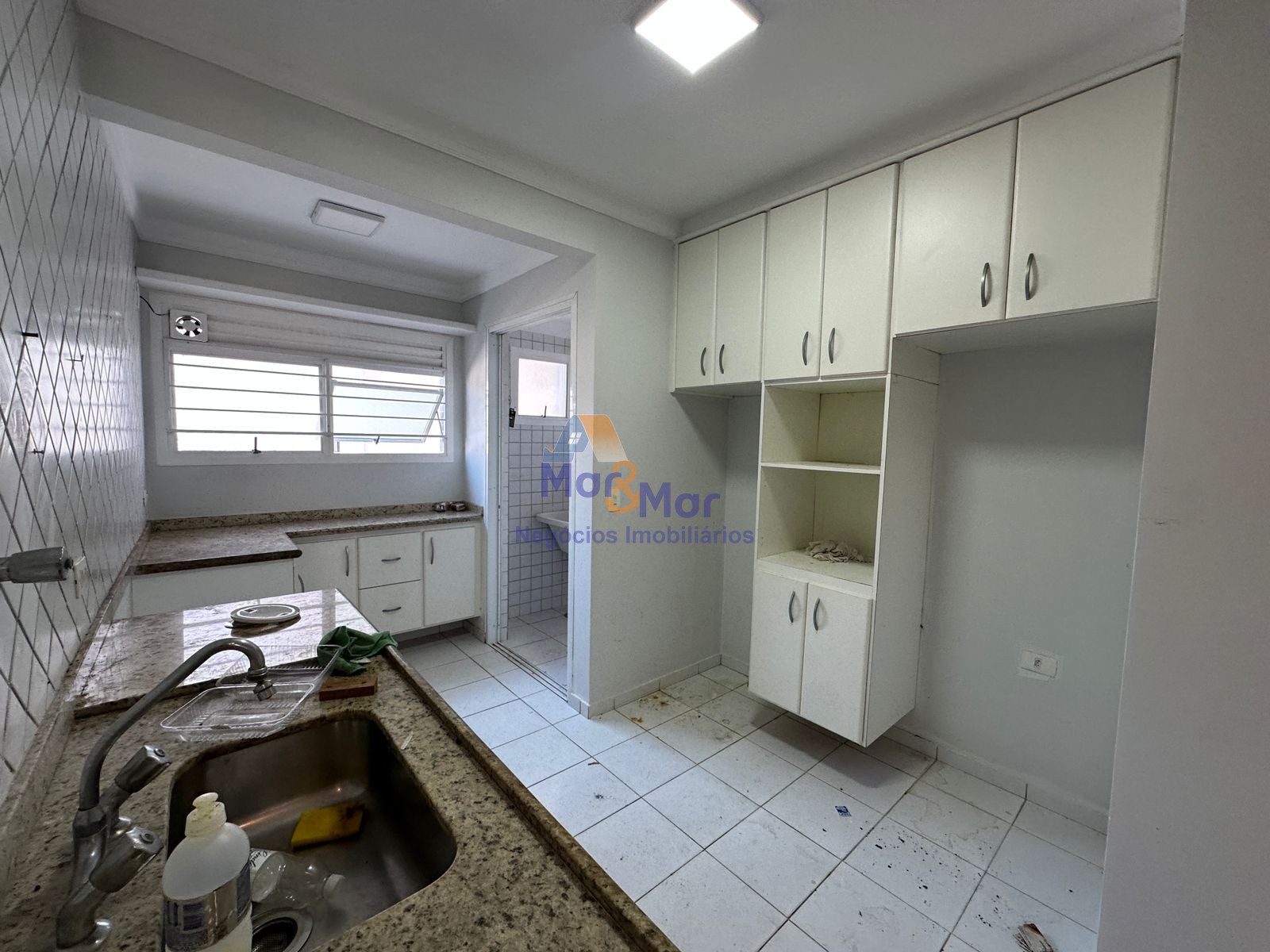 Apartamento na Praia das Pitangueiras, Guarujá - SP