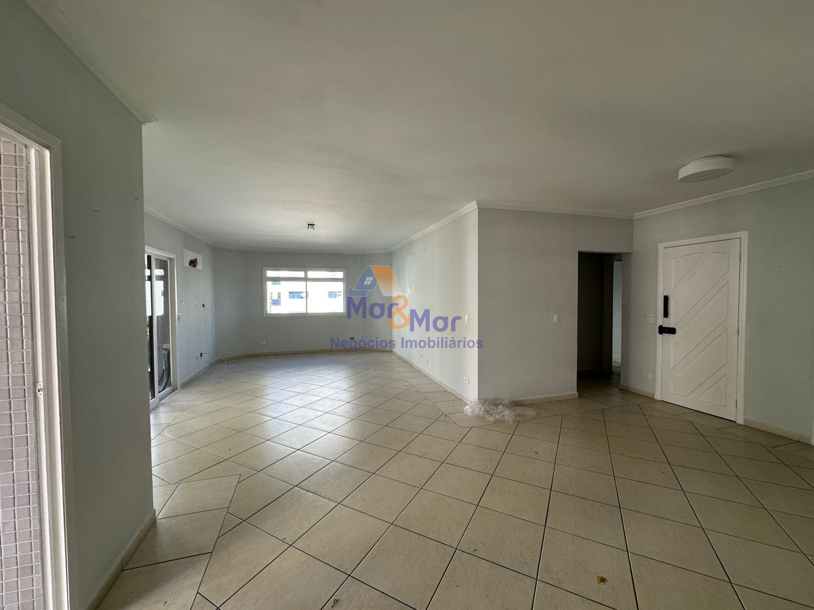 Apartamento na Praia das Pitangueiras, Guarujá - SP