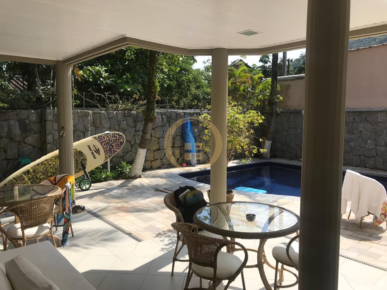 Apartamento-6-dormitorios-Guaiúba