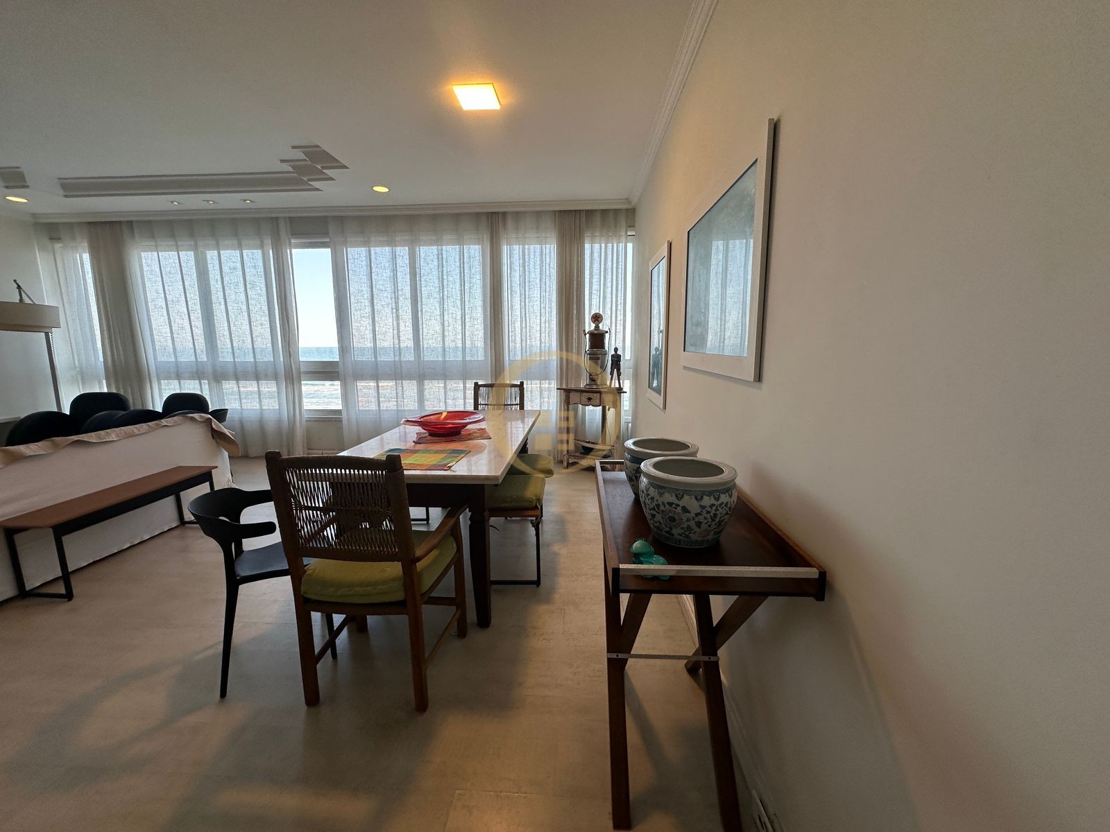 Apartamento Frente ao Mar nas Pitangueiras, Guarujá - SP
