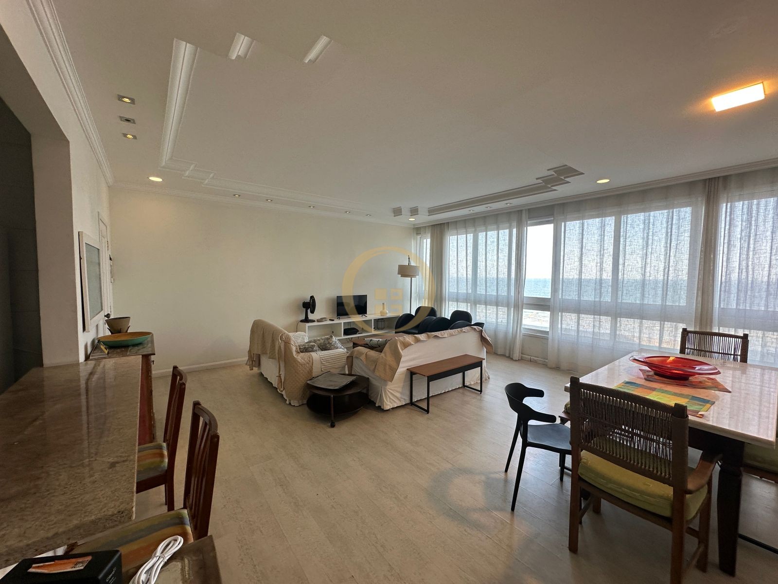 Apartamento Frente ao Mar nas Pitangueiras, Guarujá - SP