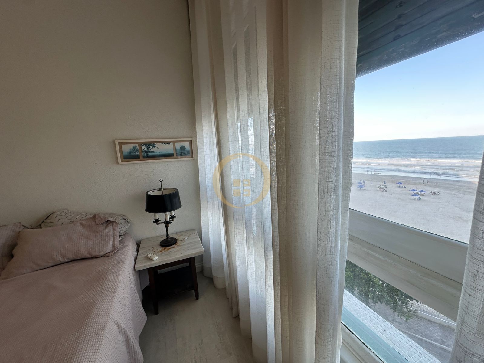 Apartamento Frente ao Mar nas Pitangueiras, Guarujá - SP