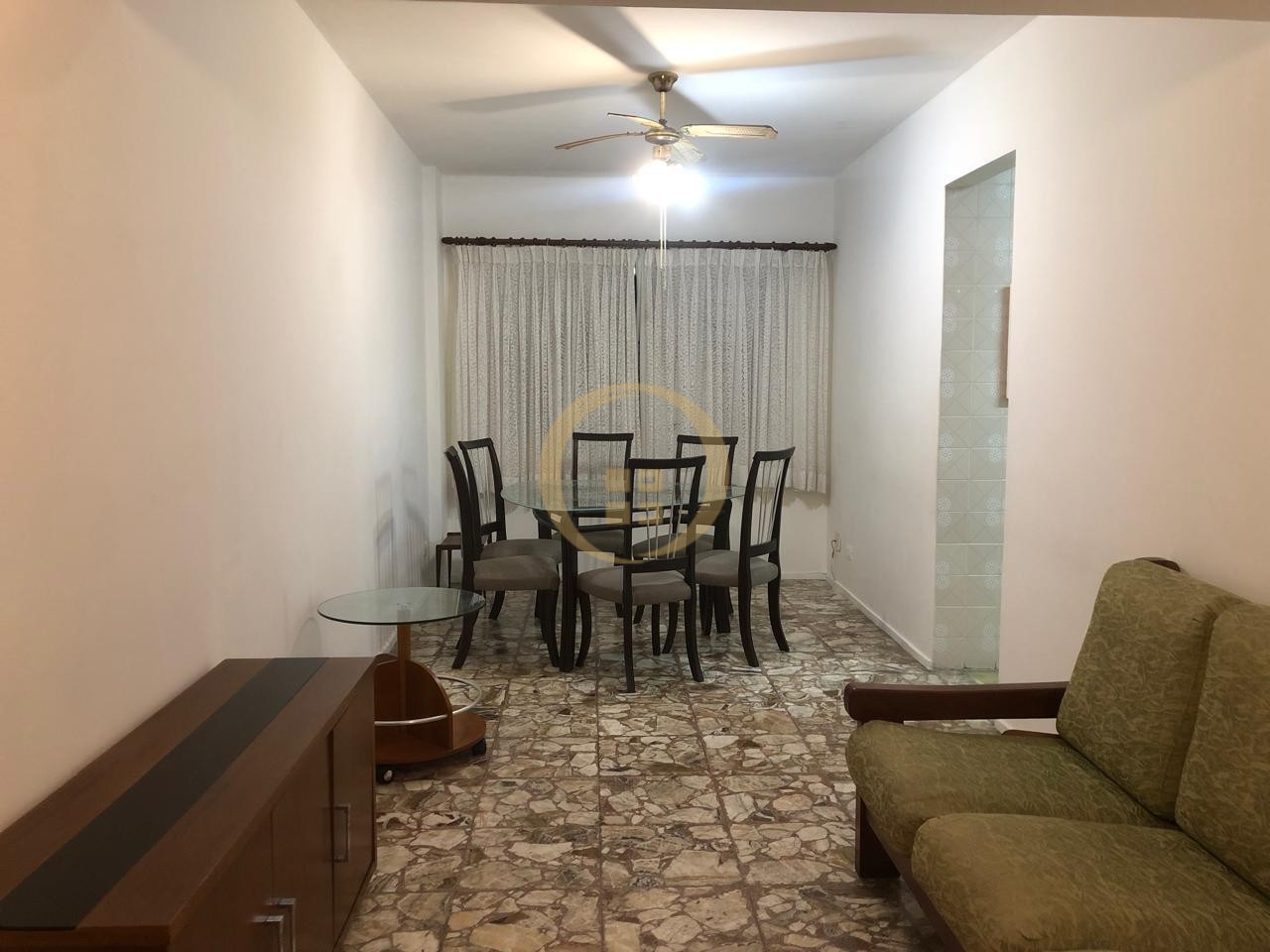 Apartamento na Praia das Pitangueiras, Guarujá - SP