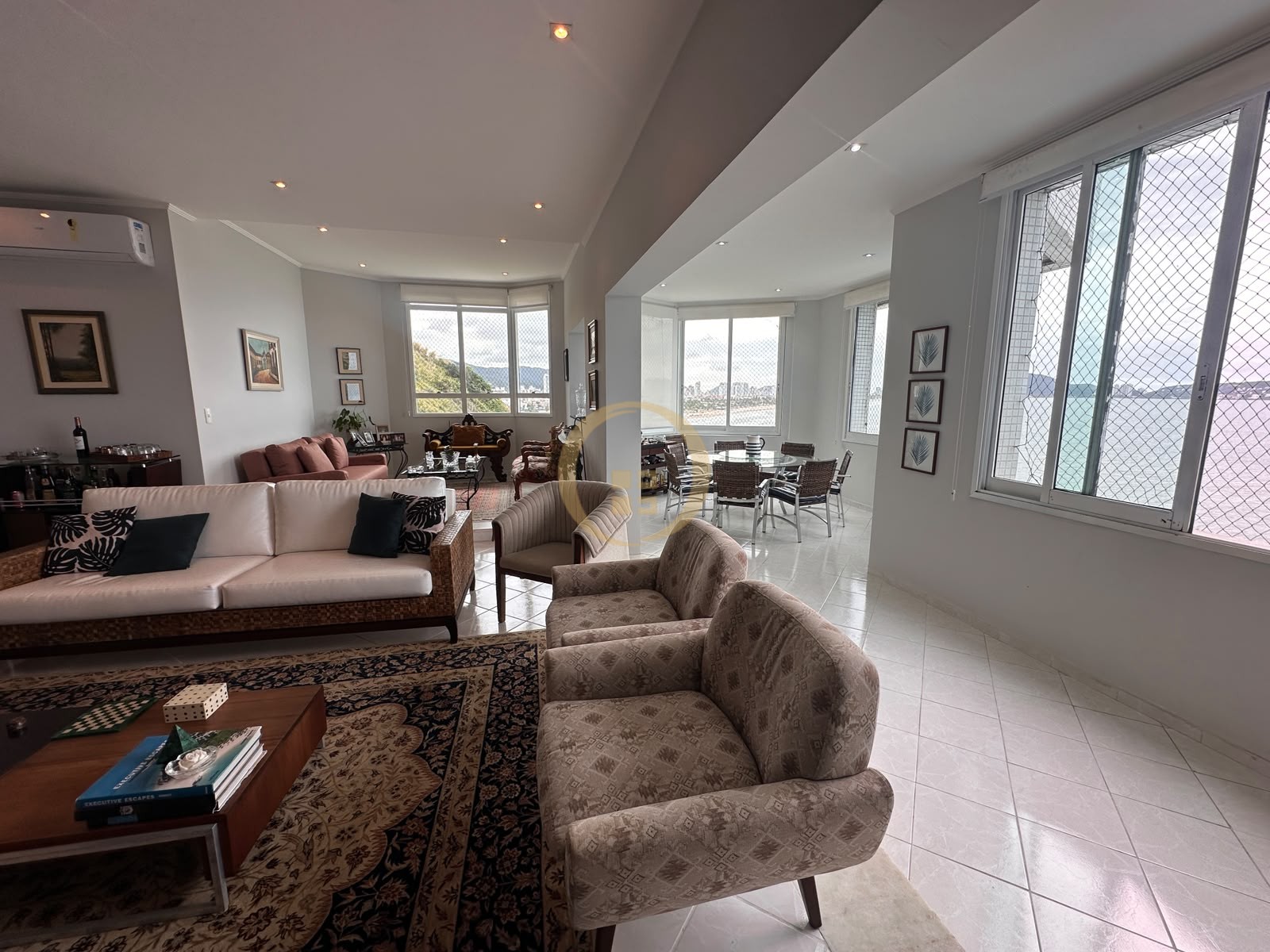 Apartamento-4-dormitorios-Pitangueiras